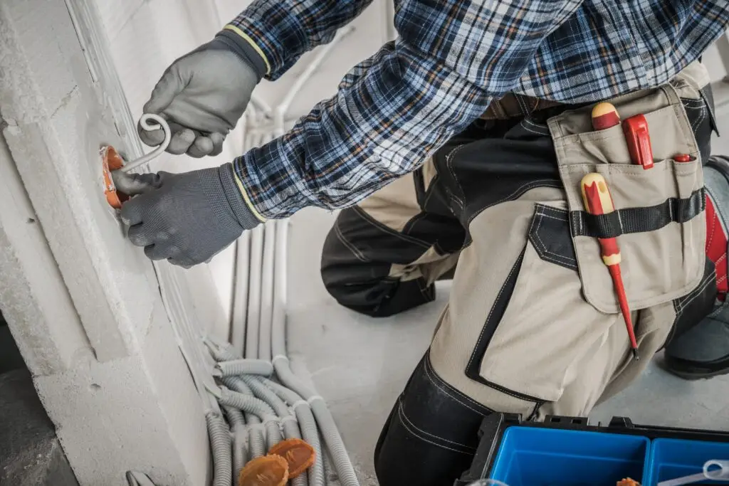 professional commercial electrician